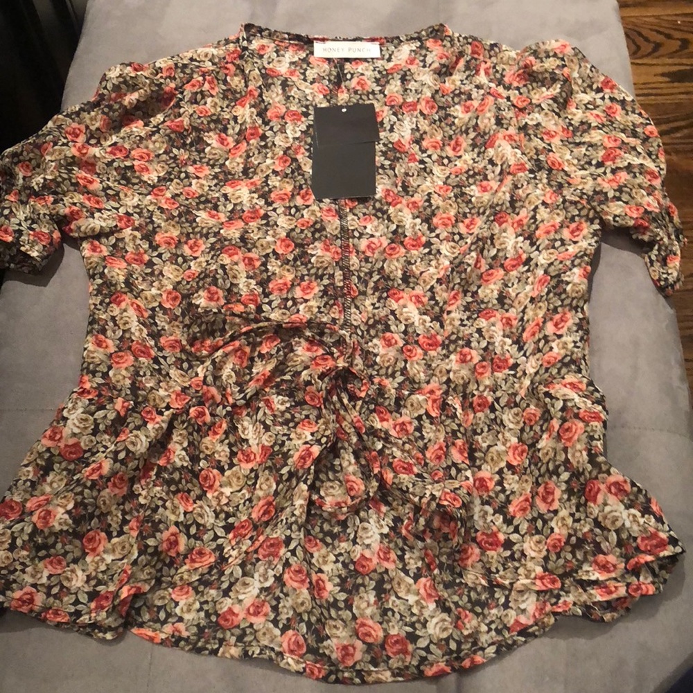 Beautiful open front top